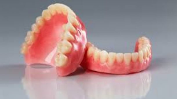 Zobna proteza in implantat za nadomestilo zob